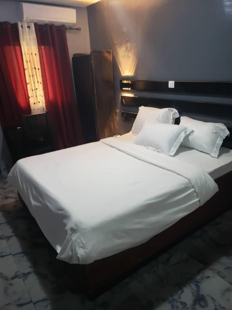 Sunrise Center Bonapriso 111 Hotel Douala Exterior photo